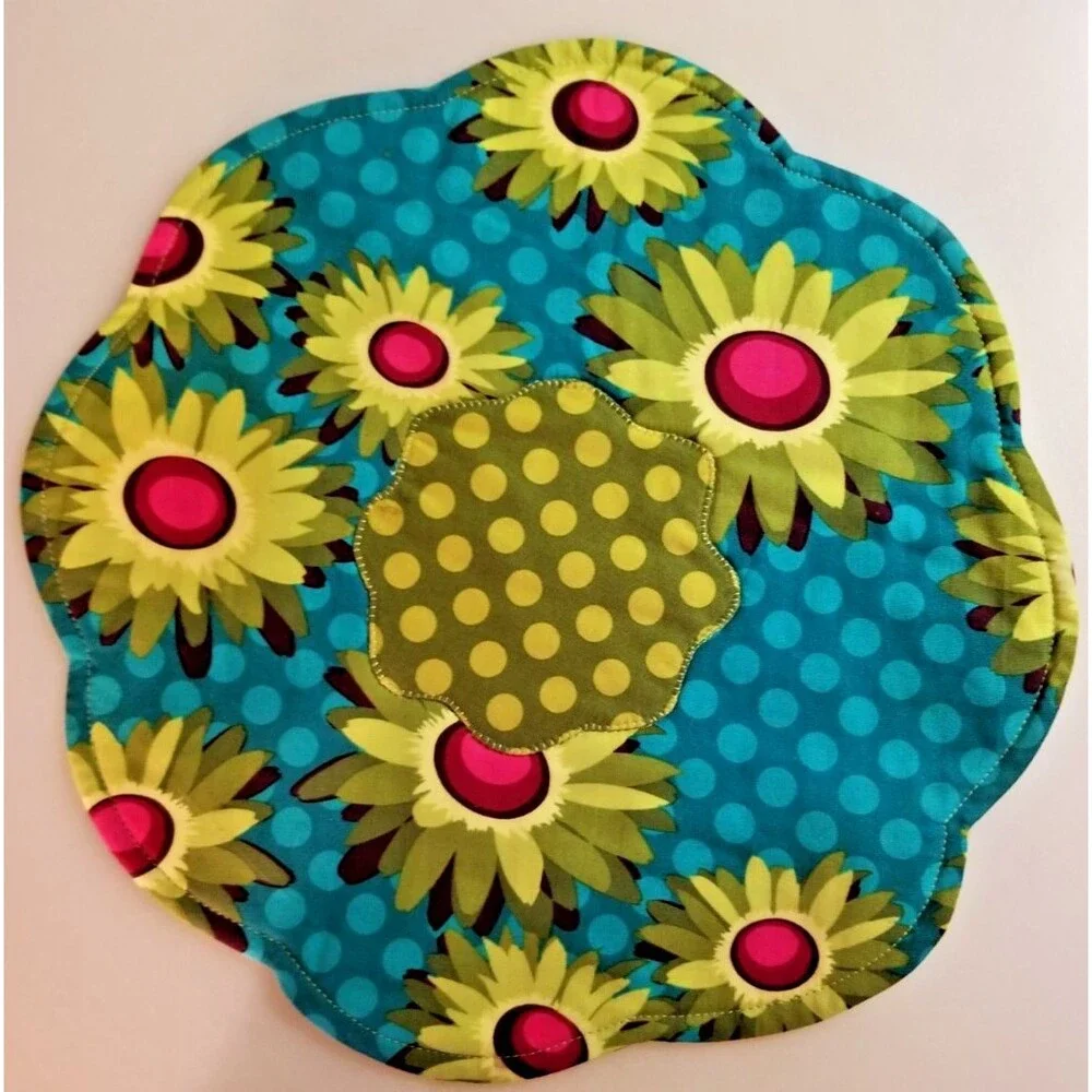 Floral Placemats & Coaster Set of 4 Whimsical Design Scalloped Edges Vibrant